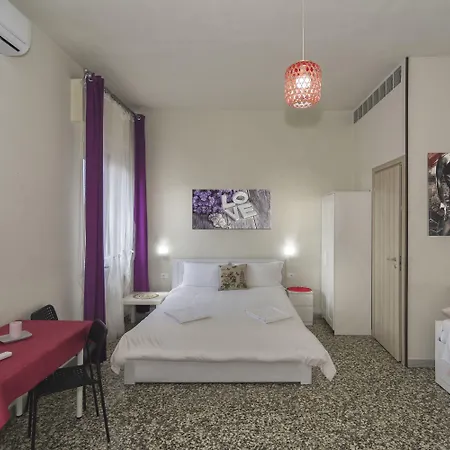 Aliante Turist House 3* ピサ