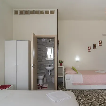 Aliante Turist House Bed & Breakfast