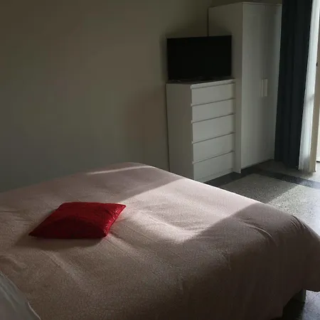 Oda ve Kahvaltı Aliante Turist House Pisa