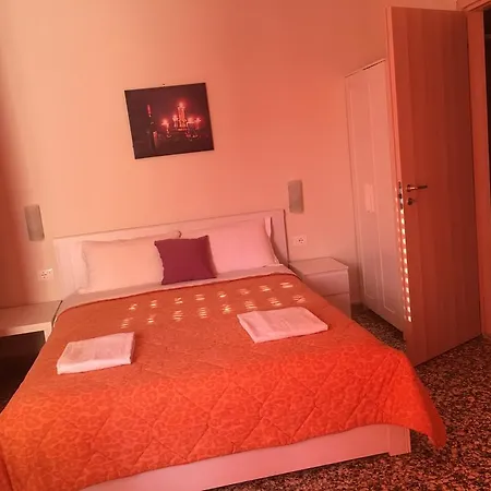 לינה וארוחת בוקר Aliante Turist House 3*
