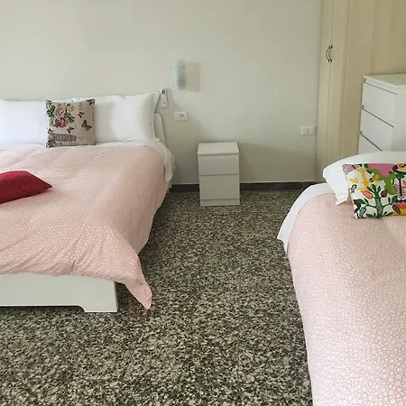 Aliante Turist House לינה וארוחת בוקר 3*