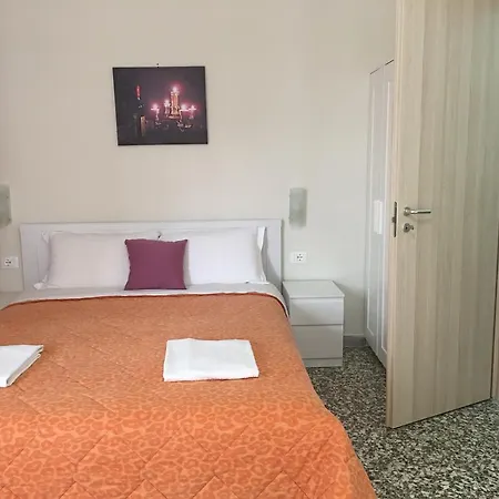 לינה וארוחת בוקר Aliante Turist House 3*