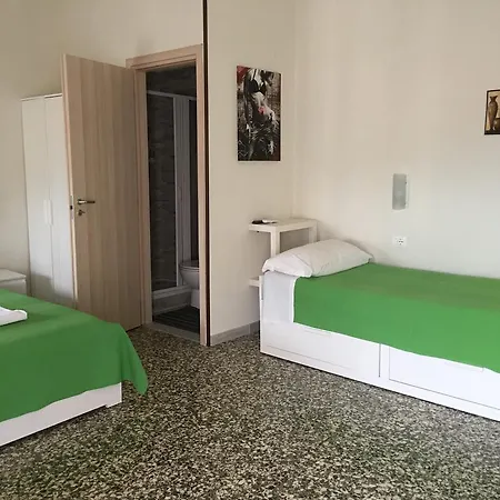לינה וארוחת בוקר Aliante Turist House