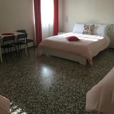 Aliante Turist House 3* פיזה