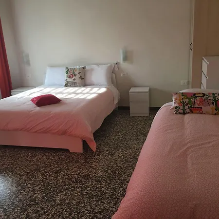 לינה וארוחת בוקר Aliante Turist House